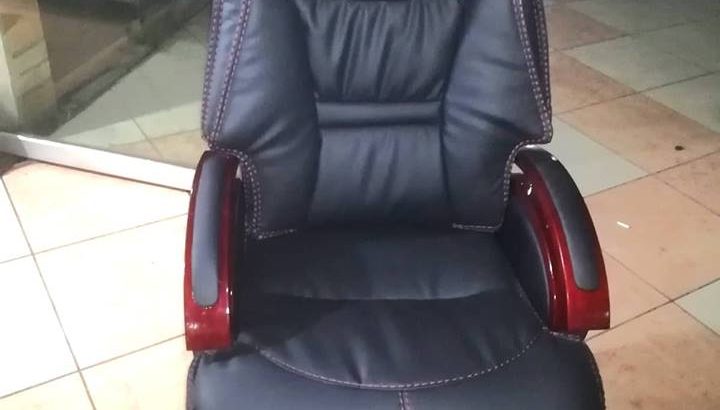 Imported Executive Chair Model No.R-185