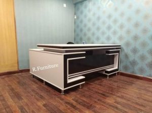 Imported Executive table Size : 3/6 feet