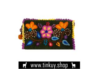 Andean toiletry bag with floreal detail