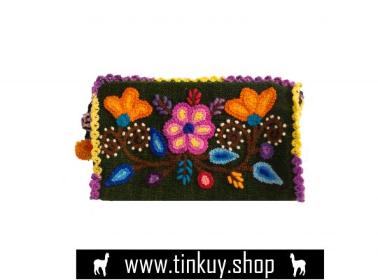 Andean toiletry bag with floreal detail