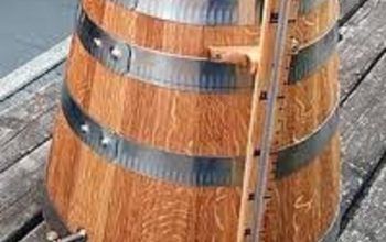 Small wood wine barrels