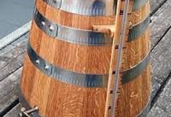 Small wood wine barrels