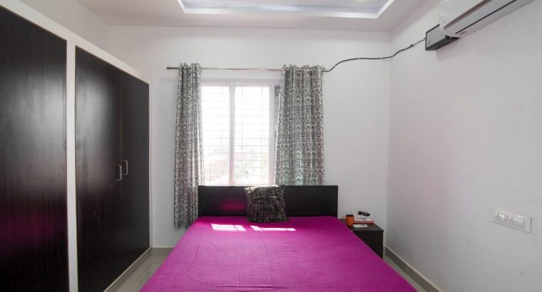 Shared Bachelor Rooms for Rent in Financial District, Hyderabad – Living Quarter
