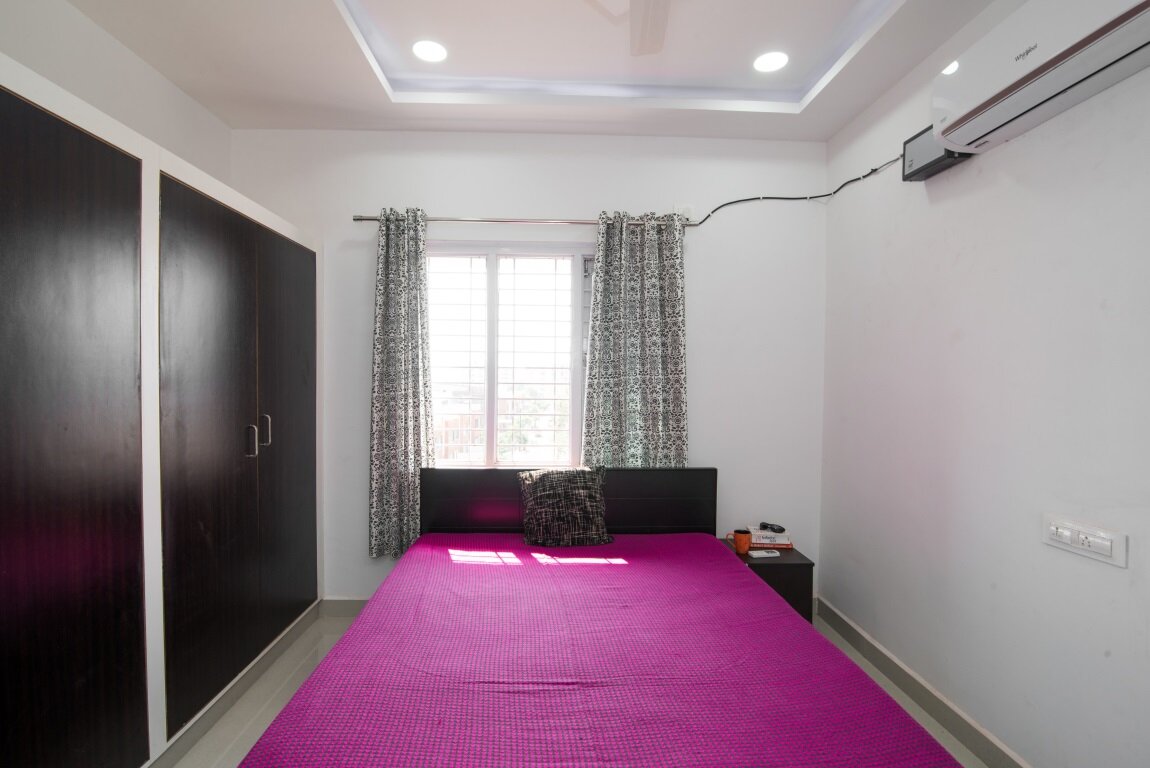 Shared Bachelor Rooms for Rent in Financial District, Hyderabad – Living Quarter