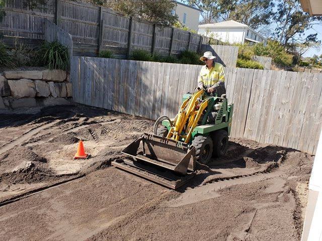 Double Kanga Loaders in action on this front and backyard returf