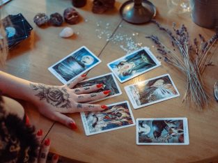 Best Course of Tarot Reading Classes Online | Institute Of Vedic Astrology