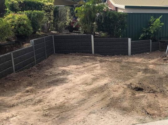 Concrete sleeper retaining wall
