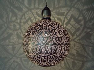 Buy Oriental lamps to feel the ambience of the Arabian souk in home!