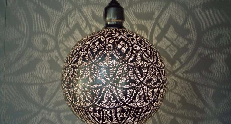 Buy Oriental lamps to feel the ambience of the Arabian souk in home!