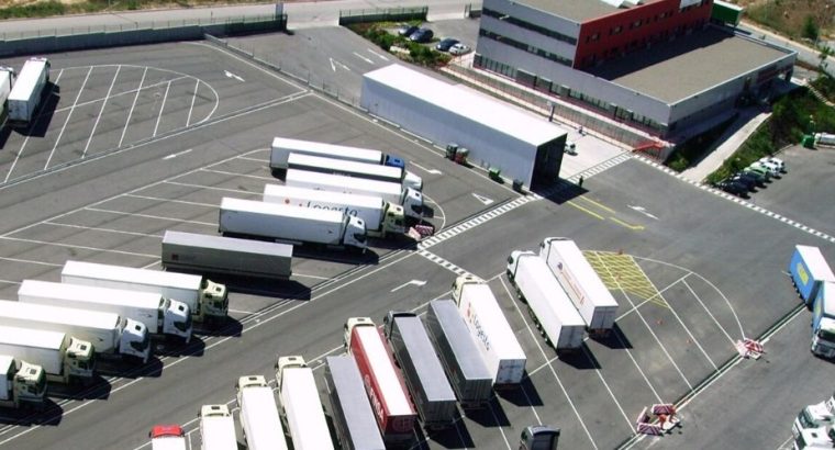 How the Shortage of Truck Parking Spaces is Affecting the Industry